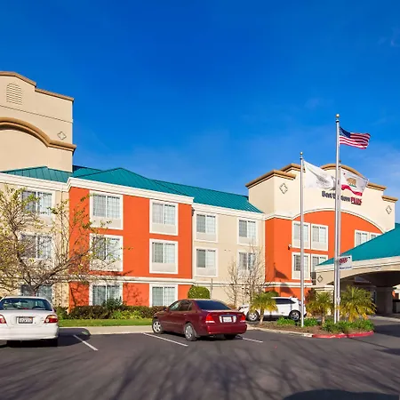 Best Western Plus Airport Inn & Suites-3
