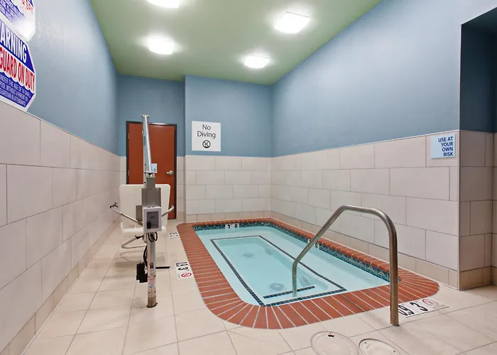 Holiday Inn Express & Suites Oakland - Airport By Ihg